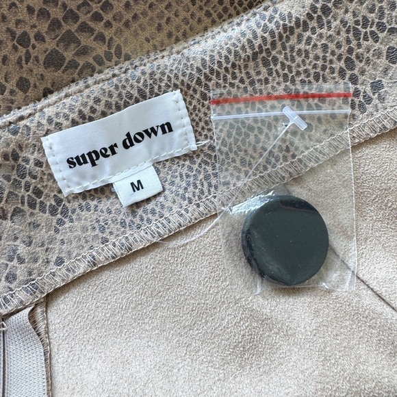 SUPERDOWN • Haze Skort in Snake Print - Picture 9 of 13